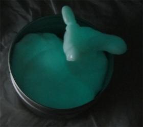 Glow in the dark blue putty