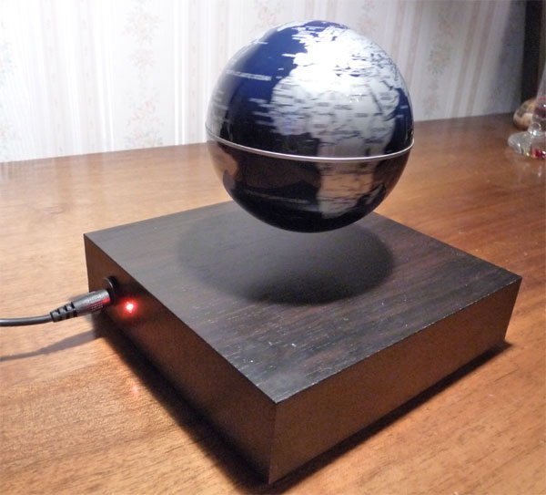 GEOLITE - Globe terrestre en lévitation sur base bois Woodlight